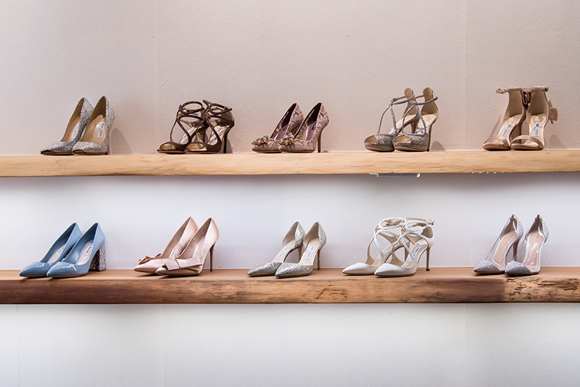 サロンでも「ANTONIORIVA」「JIMMY CHOO」「Gianvito Rossi」などのウエディングシューズを取り揃えているほか、「花嫁とドレスを輝かせるMIA（恋人）でありたい」との願いを込めてオンラインショップ「Micie. MIA」を開設。
